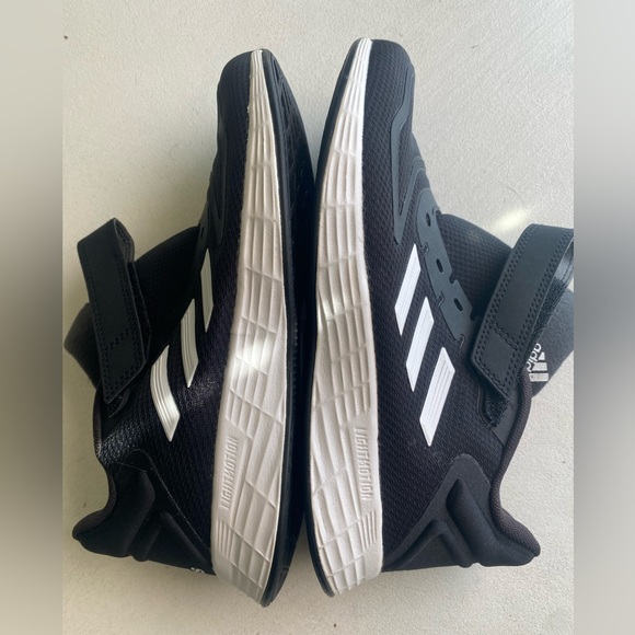 NWOT Adidas Boys Shoes Size 3 Color Black - Picture 3 of 9